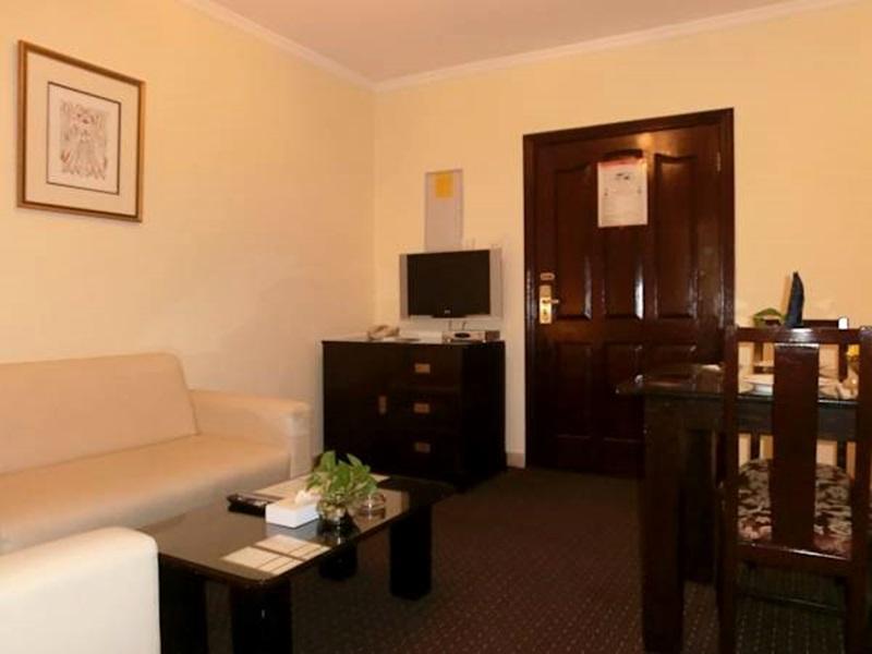 Al Muraqabat Plaza Hotel Apartments Dubai Exterior photo