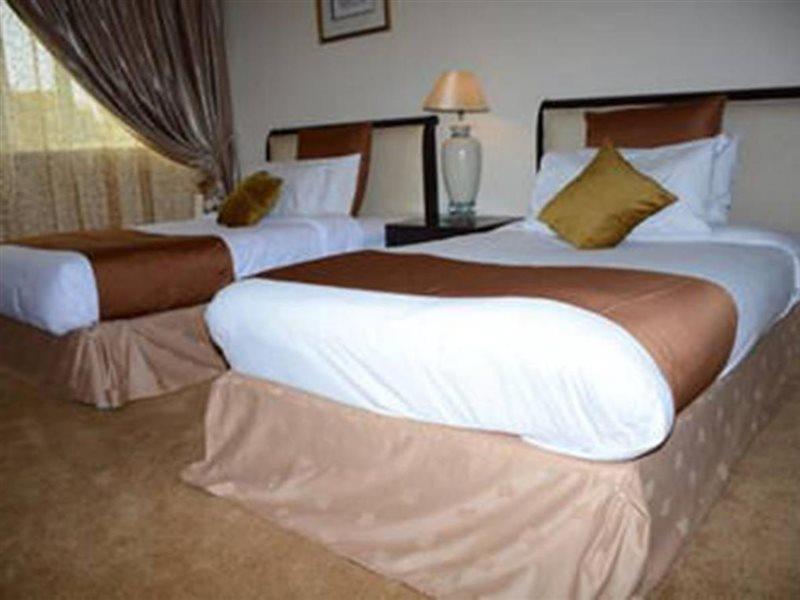 Al Muraqabat Plaza Hotel Apartments Dubai Exterior photo