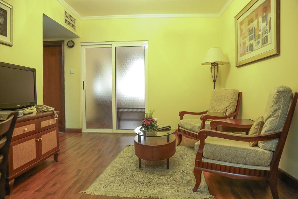 Al Muraqabat Plaza Hotel Apartments Dubai Exterior photo