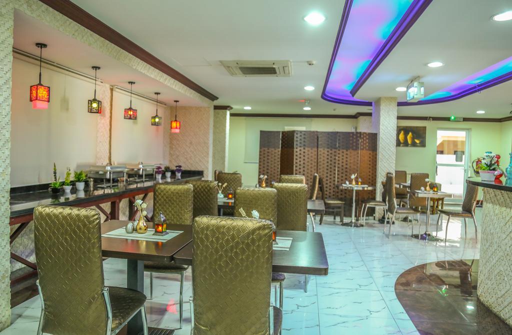 Al Muraqabat Plaza Hotel Apartments Dubai Exterior photo