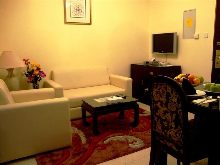 Al Muraqabat Plaza Hotel Apartments Dubai Exterior photo